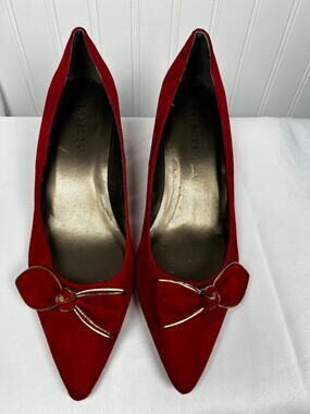 Talbots women’s red shoes, size 9 sylvie bit kitten heel pump - suede bows party